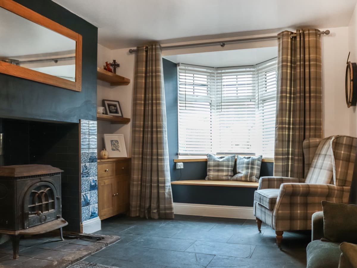 White Cottages - The White Anchor