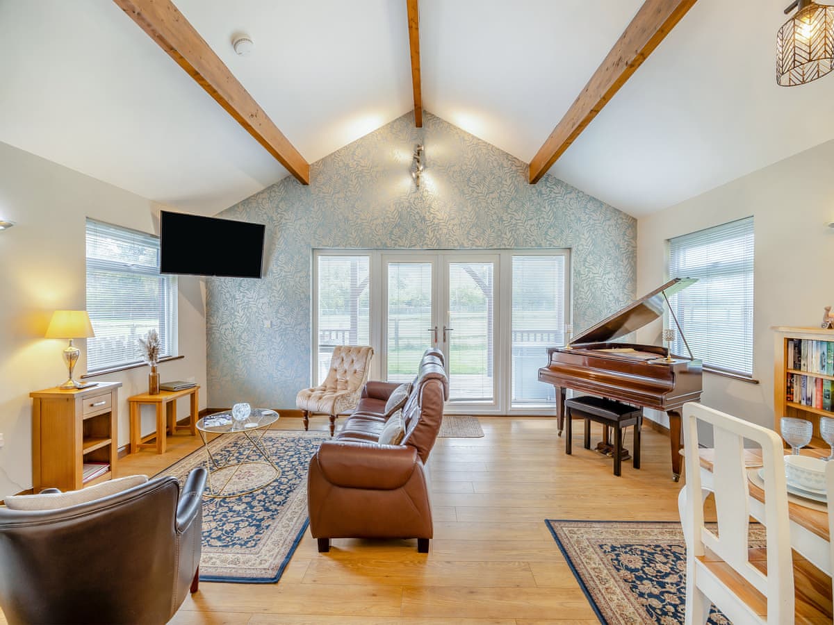 Birchdale Lodges & Alpaca's - Oscar Lodge - Holiday lodge in Central England - Image 4