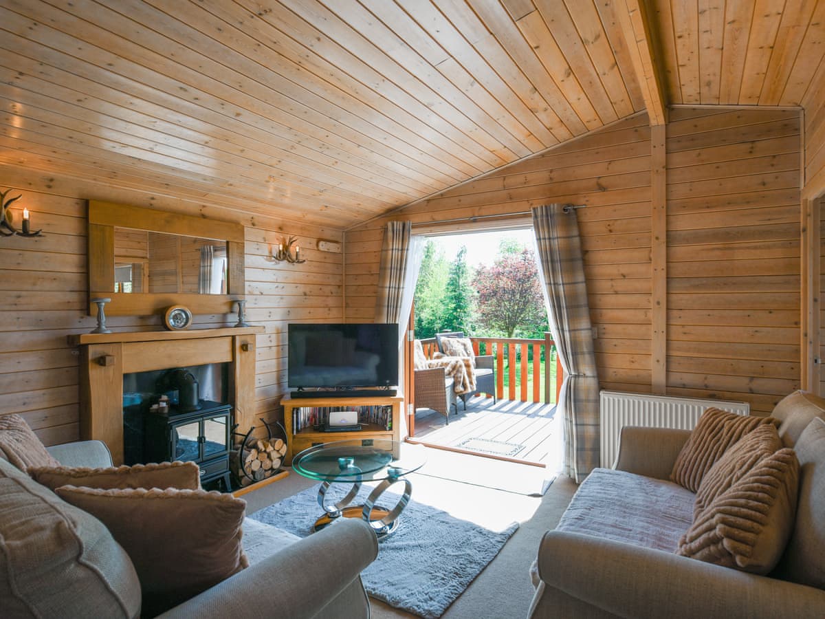 Waterfall Lodge - Holiday Lodge in Central England - Image 2