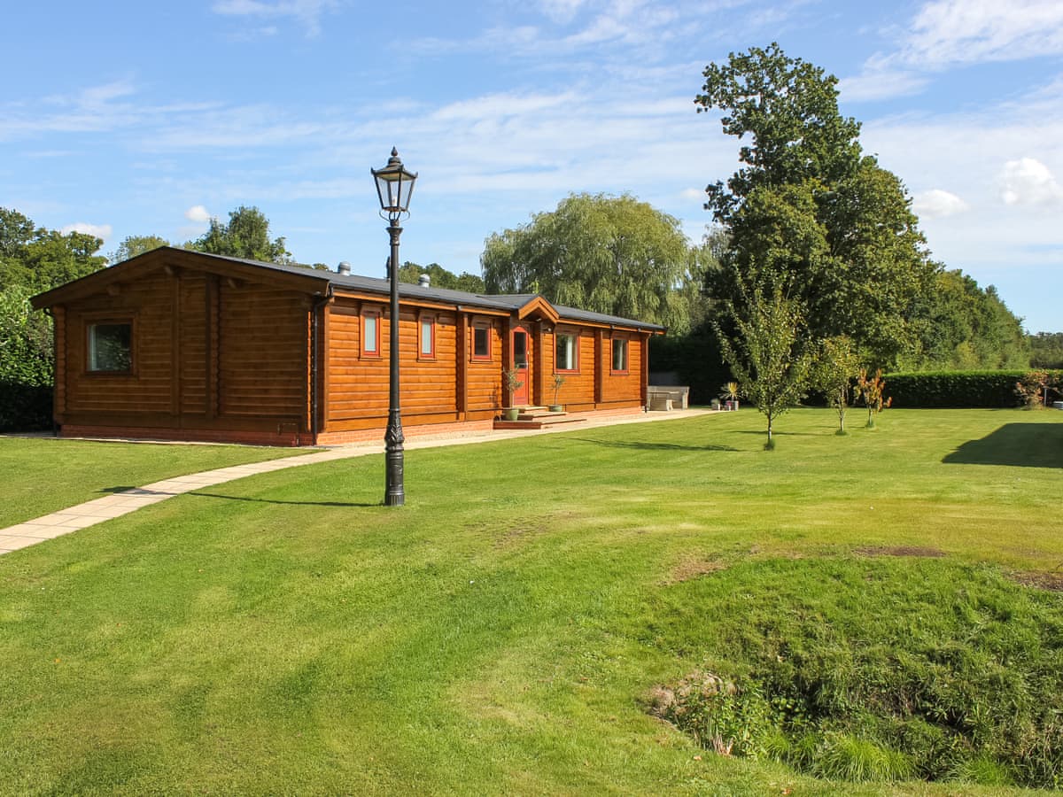 The Lodge - Holiday Lodge in Southern England - Image 1