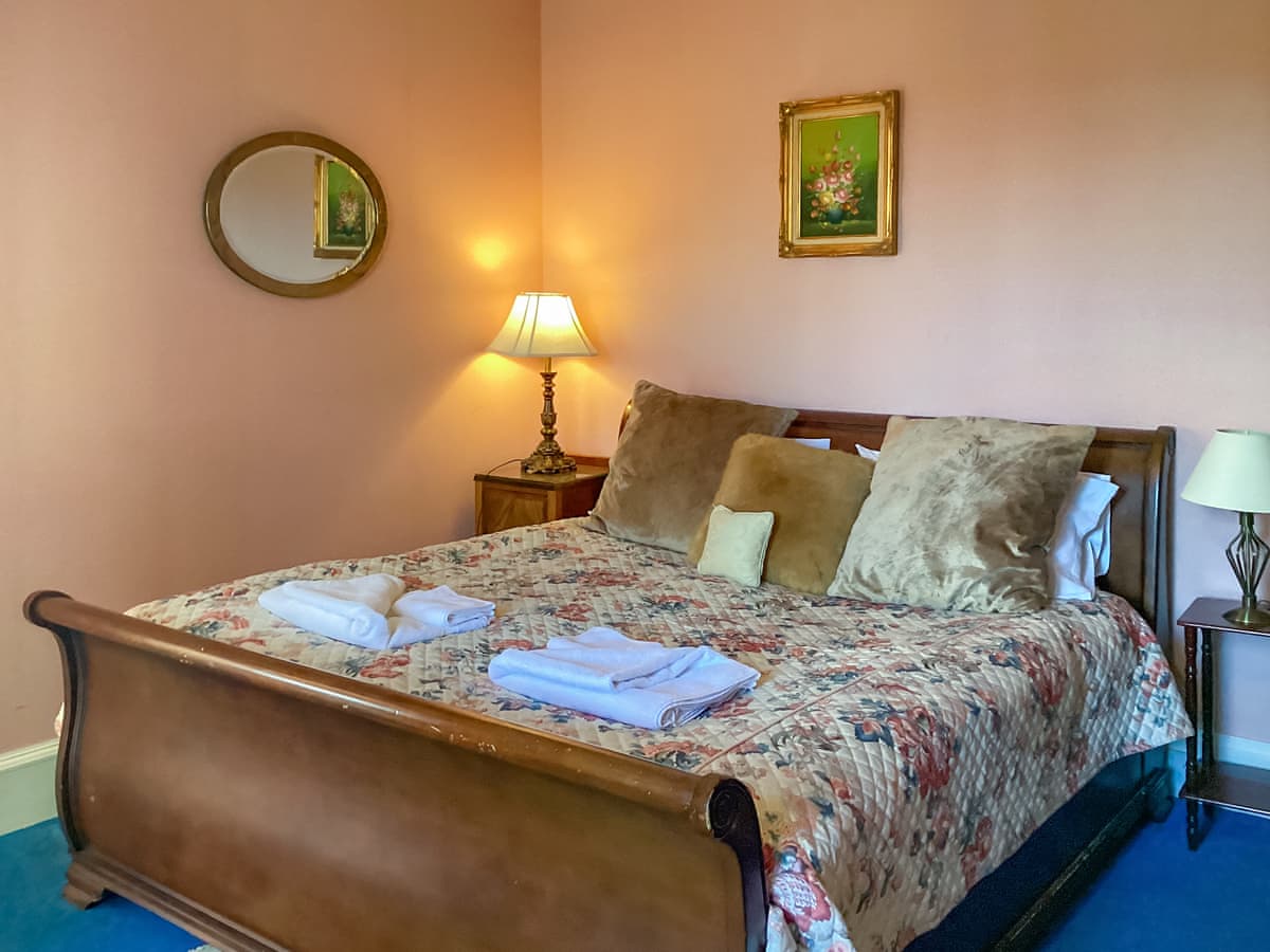 Country House Holidays - The Carnegie Rooms at Aultnagar Lodge - Image 5
