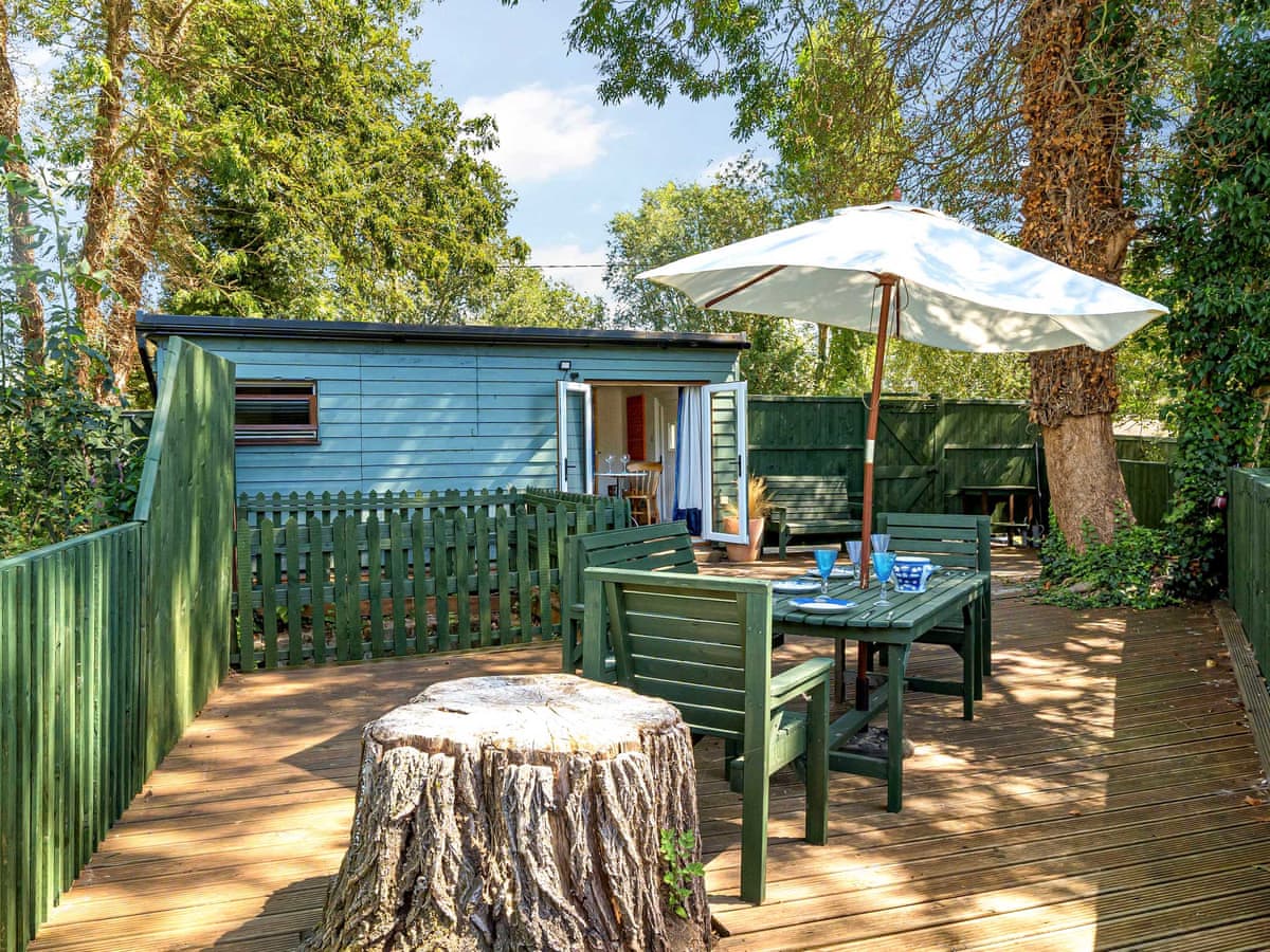 Island Holidays - Island Lodge - Holiday lodge in East Anglia - Image 1