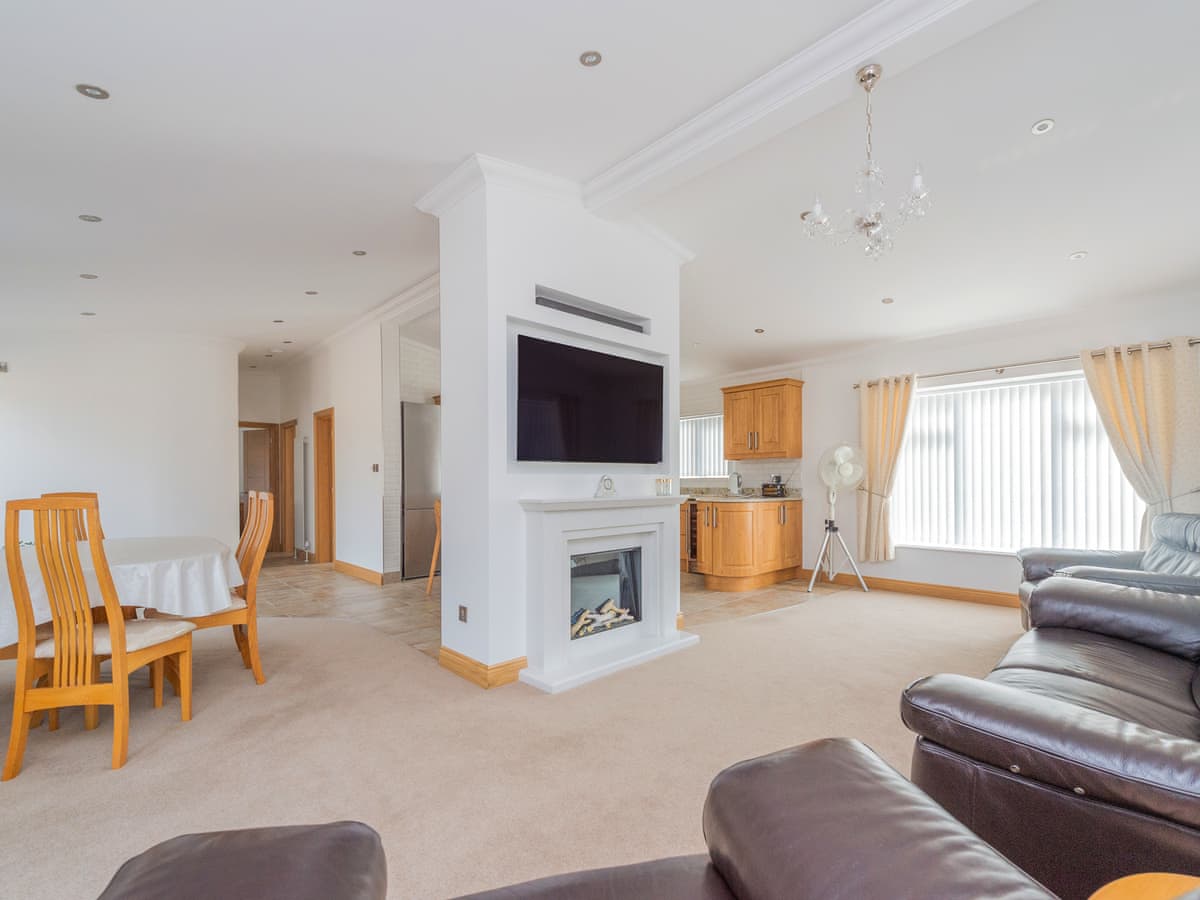 Stoney Acres Luxury Holiday Park - Manor Lodge - Holiday Lodge in Central England - Image 2
