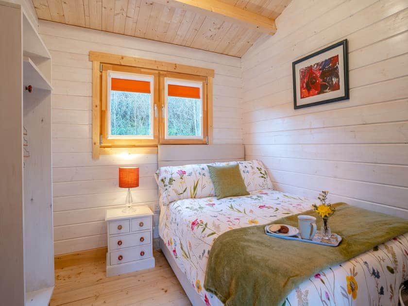 Double bedroom | Dôl Werdd Lodge, Garnant Ammanford