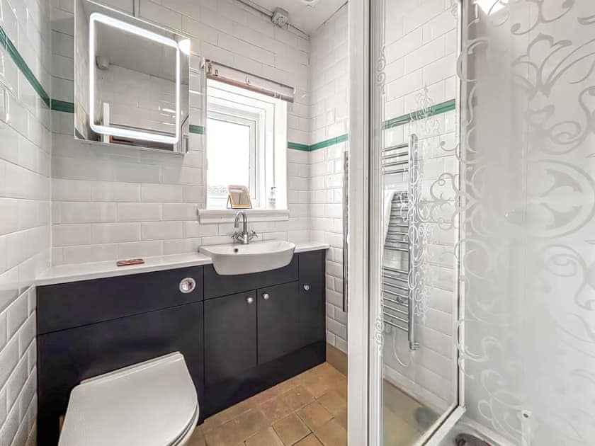 Bathroom | Castleview, Invercloy, Brodick