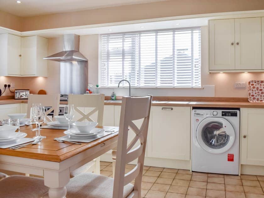 Kitchen/diner | Lyncroft Holiday Bungalow, Sandbach