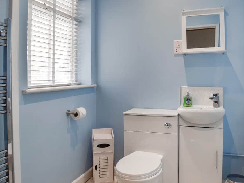 Bathroom | Lyncroft Holiday Bungalow, Sandbach