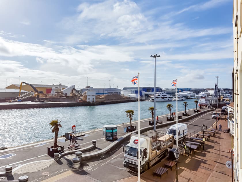 Surrounding area | Honeybee, Poole