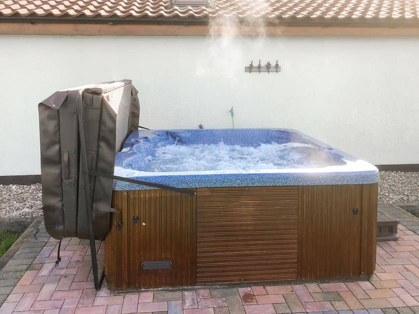 Hot tub | Hawthorne Cottage - Ashington Holiday Cottages, Skegness