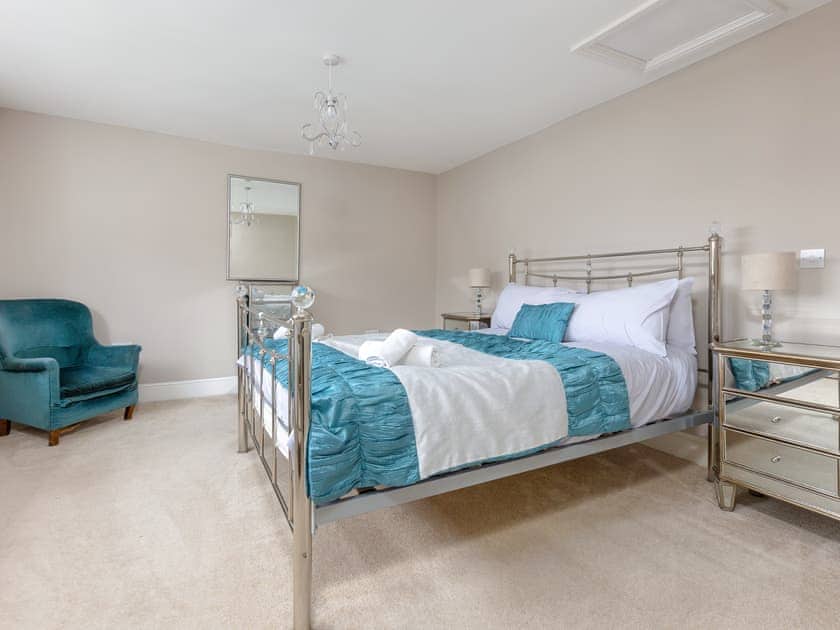 Lovely double bedroom | Mulberry House, Lytham St Annes