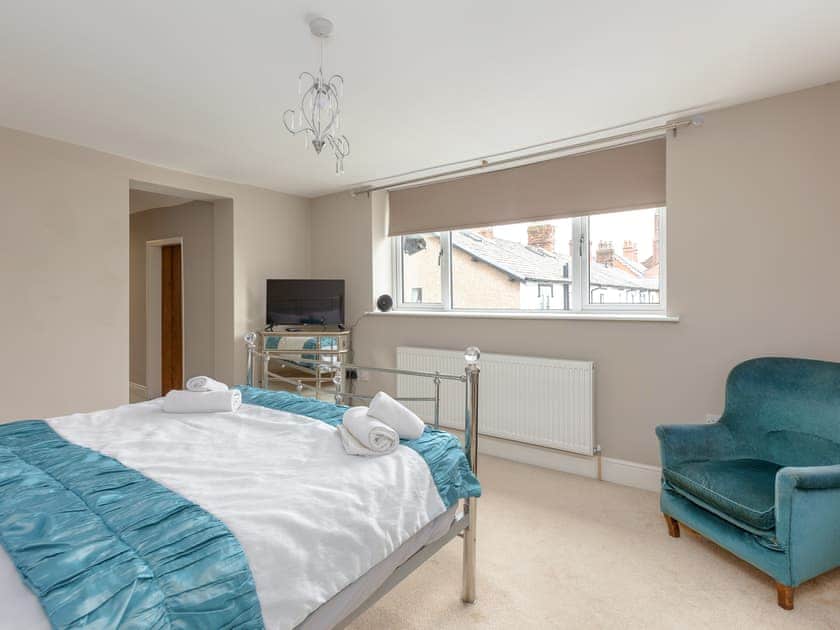 Lovely double bedroom | Mulberry House, Lytham St Annes