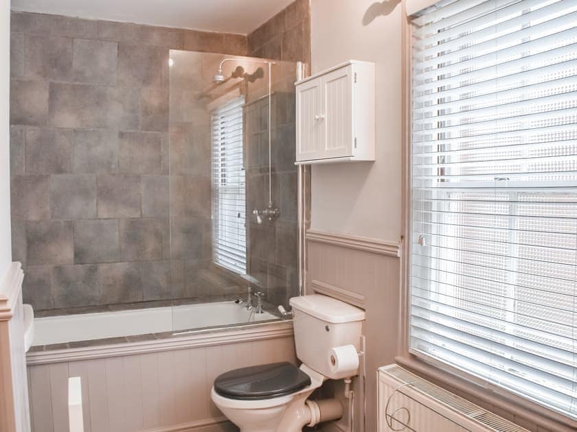 Bathroom | Fuchsia Cottage, Sea Palling