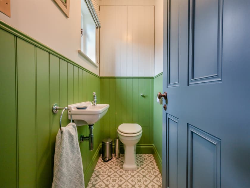 Bathroom | Keeds Cottage - Keeds Cottage and Keeds Barn, Pulborough