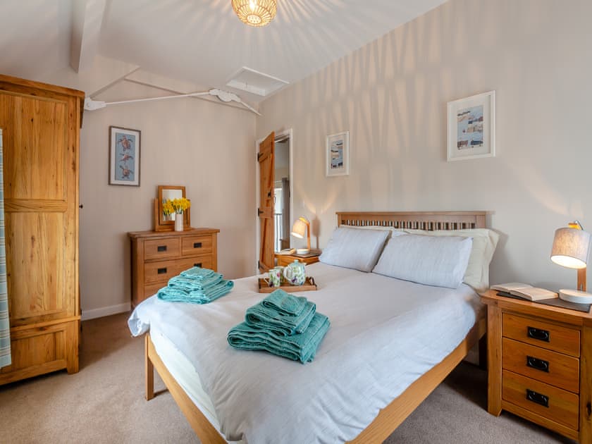 Double bedroom | Bwthyn Hudol - Llwynhudol Vineyard Cottages, Pwllheli