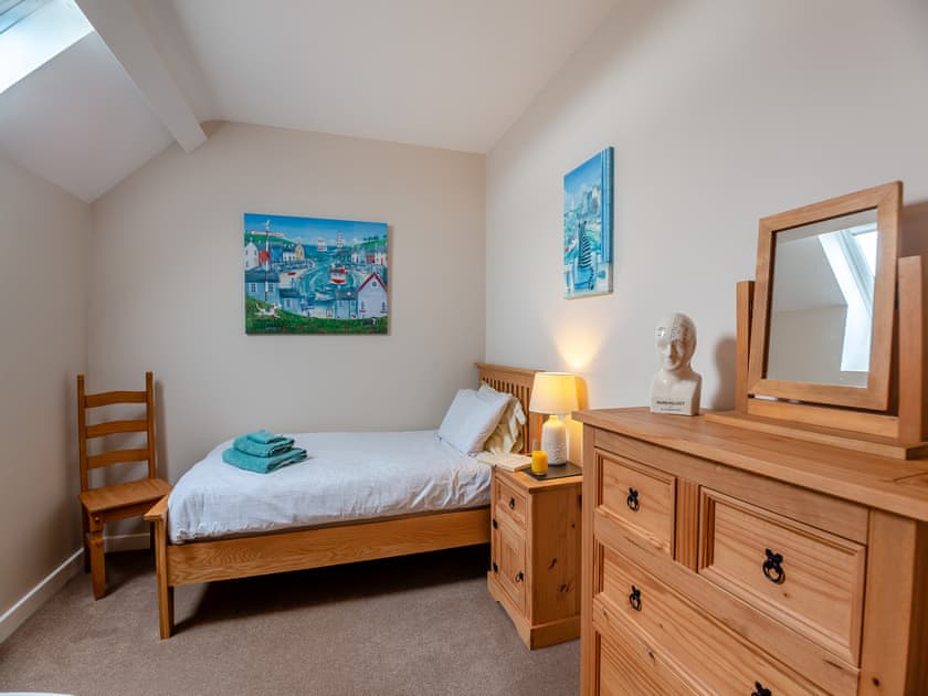 Twin bedroom | Bwthyn Hudol - Llwynhudol Vineyard Cottages, Pwllheli
