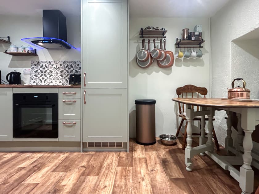 Kitchen/diner | Lyndene Cottage, Carmel, near Caernarfon