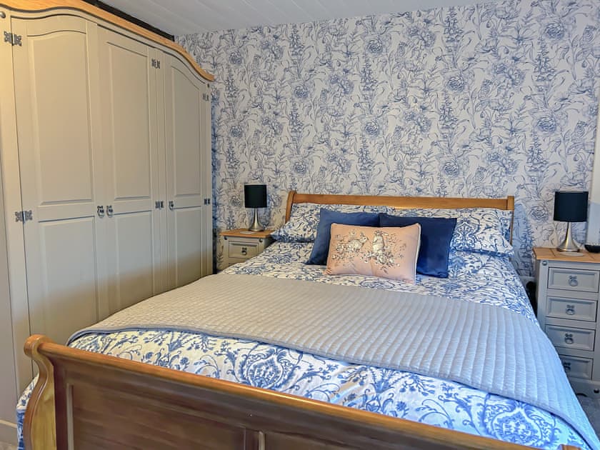 Double bedroom | Lyndene Cottage, Carmel, near Caernarfon