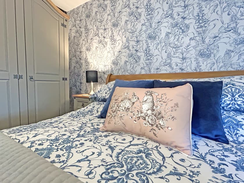 Double bedroom | Lyndene Cottage, Carmel, near Caernarfon