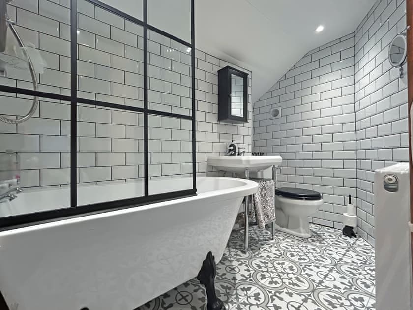 Bathroom | Lyndene Cottage, Carmel, near Caernarfon