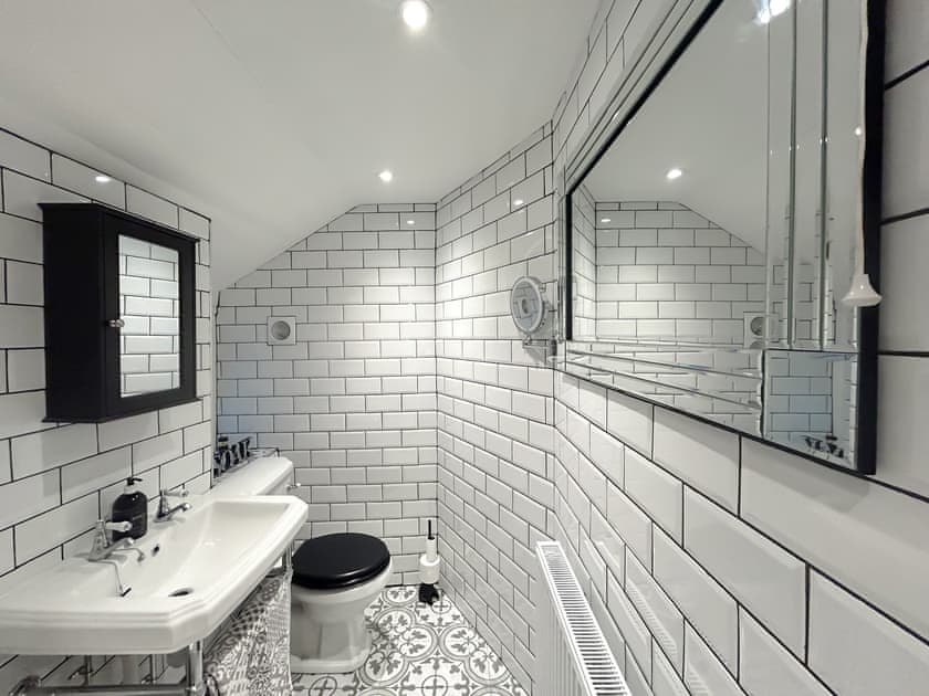 Bathroom | Lyndene Cottage, Carmel, near Caernarfon