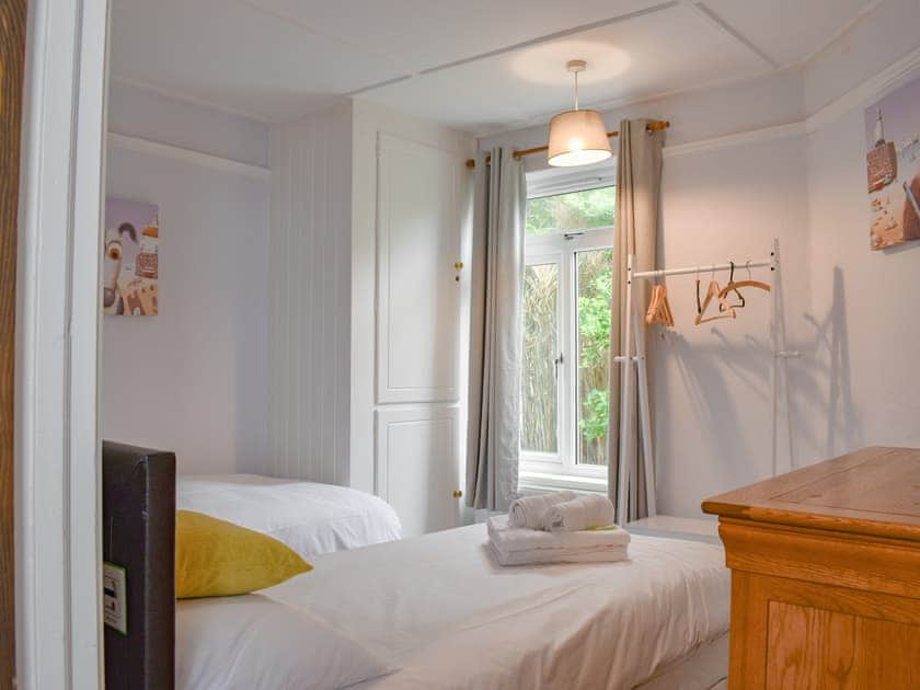 Light and airy twin bedroom | Hillside, Praa Sands, near Penzance