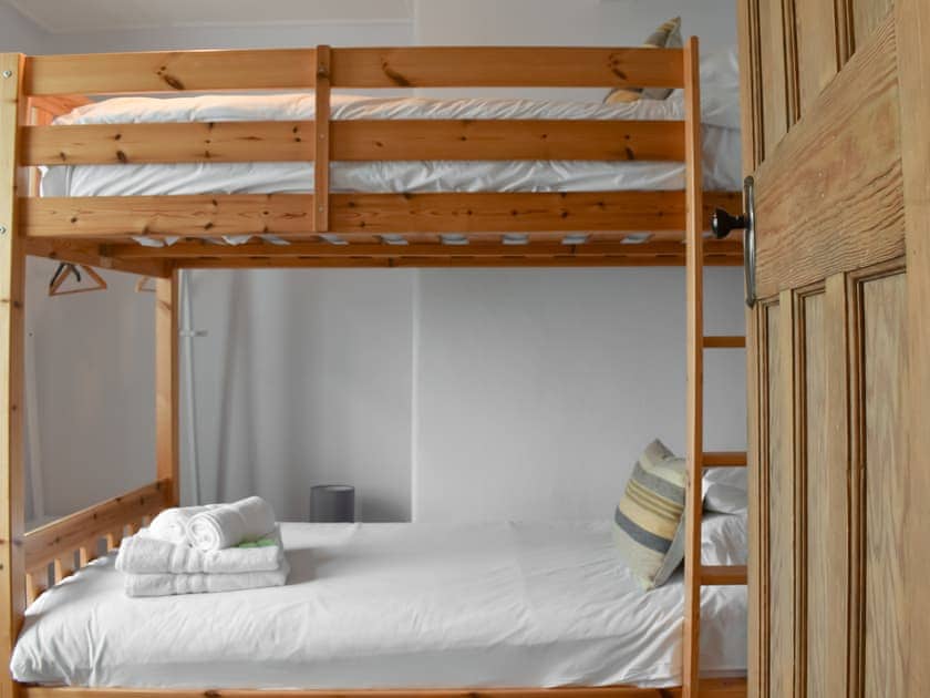 Useful bunk bedroom | Hillside, Praa Sands, near Penzance
