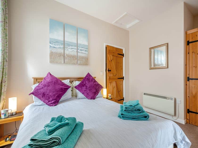 Double bedroom | Golygfa Hudol - Llwynhudol Vineyard Cottages, Pwllheli
