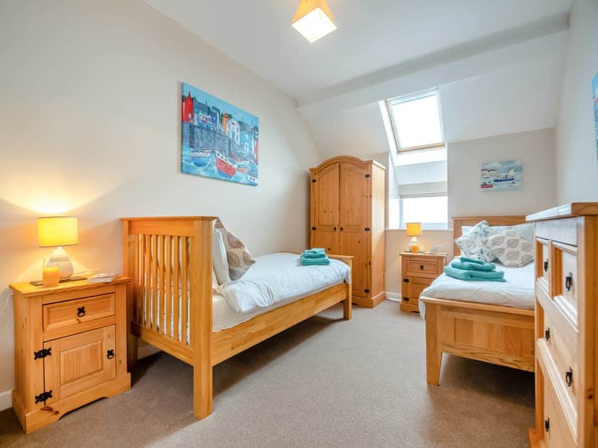 Twin bedroom | Golygfa Hudol - Llwynhudol Vineyard Cottages, Pwllheli