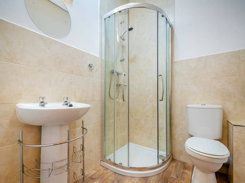 Shower room | Golygfa Hudol - Llwynhudol Vineyard Cottages, Pwllheli