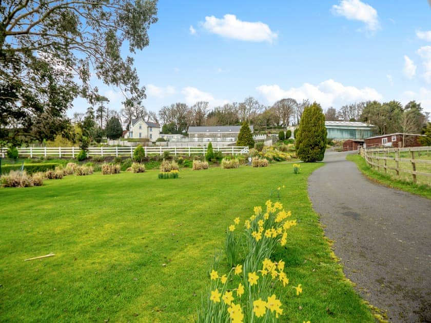 Surrounding area | Golygfa Hudol - Llwynhudol Vineyard Cottages, Pwllheli