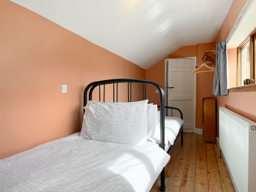 Twin bedroom | Bonsall View Cottage, Bonsall
