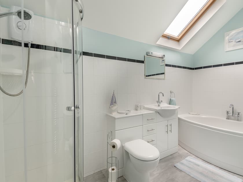 Bathroom | Beachside House, California, near Great Yarmouth