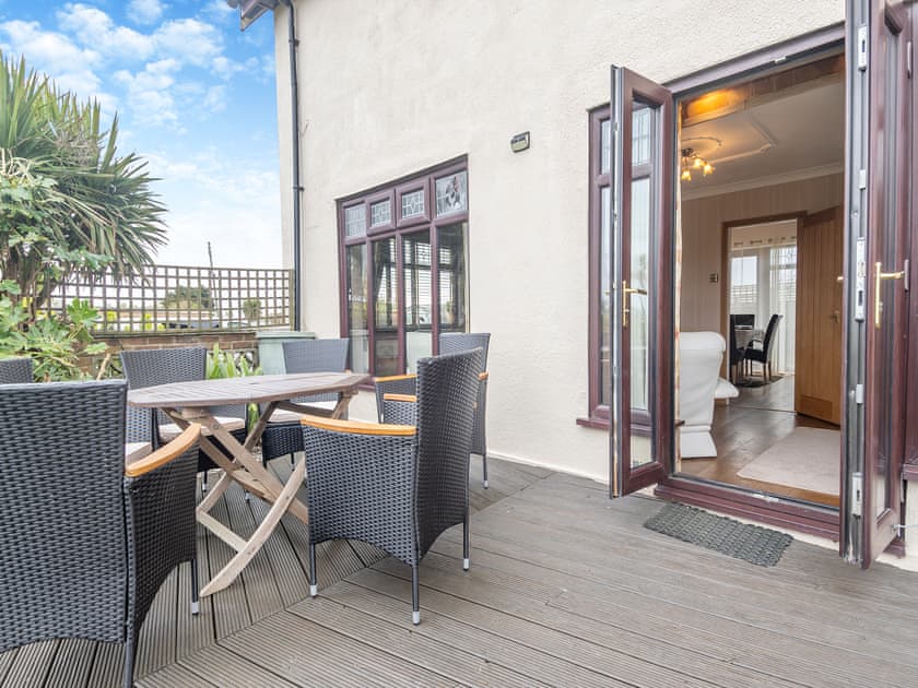 Sitting-out-area | Beachside House, California, near Great Yarmouth