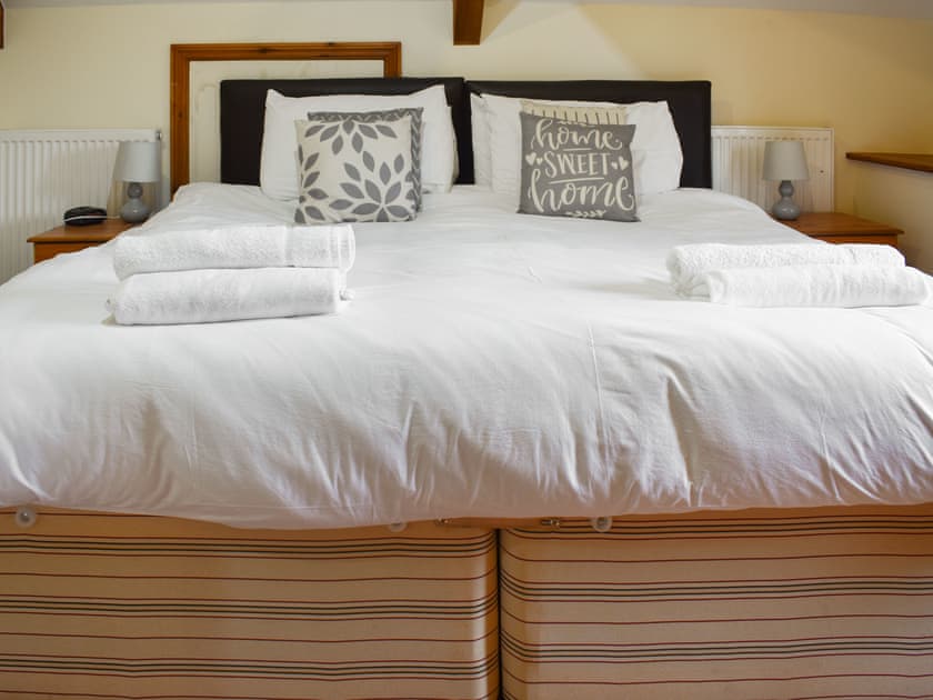 Double bedroom |  Flint Lodge - Green Farm, Plumstead Green, near Holt
