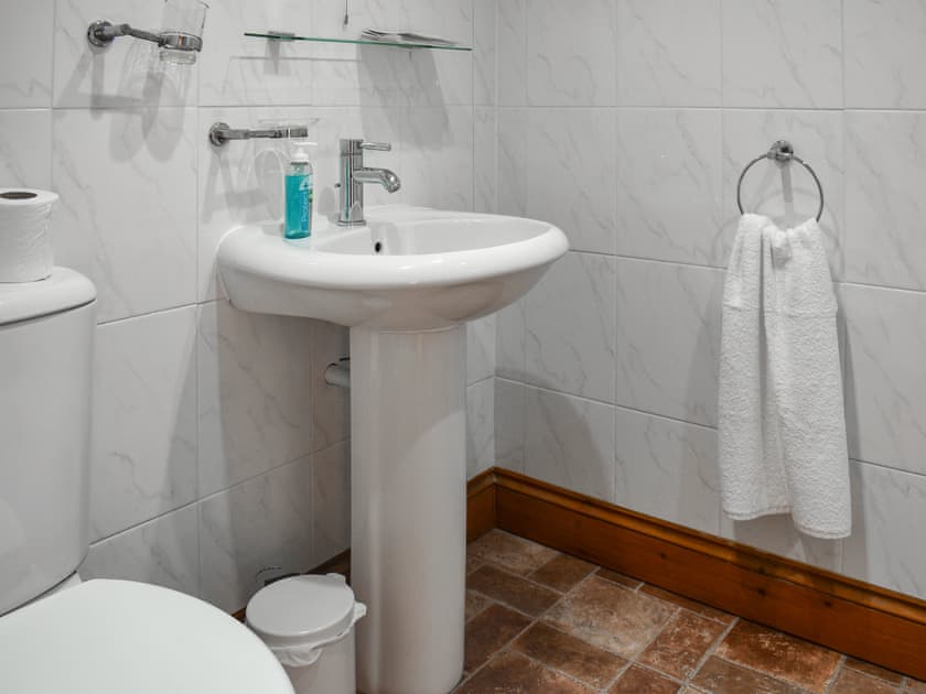 Bathroom |  Flint Lodge - Green Farm, Plumstead Green, near Holt