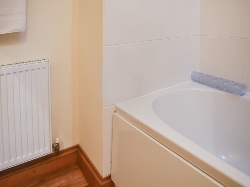 Bathroom |  Flint Lodge - Green Farm, Plumstead Green, near Holt