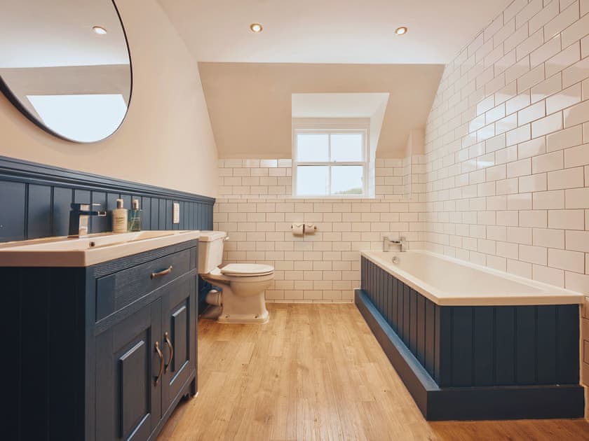 Bathroom | Waterfront Apartment, Fowey