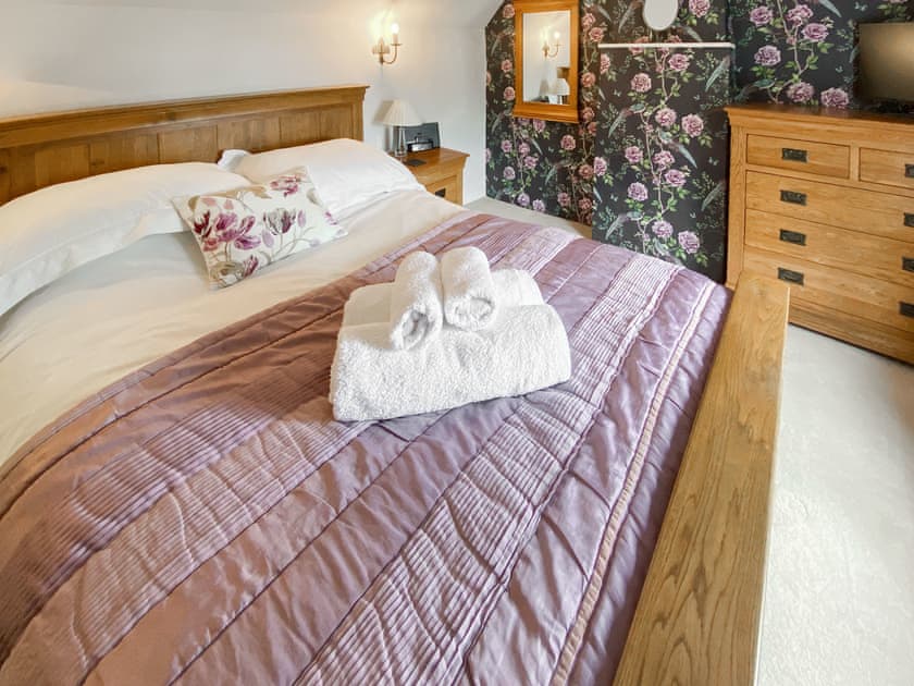 Double bedroom | Folly Cottage, Avening, near Tetbury