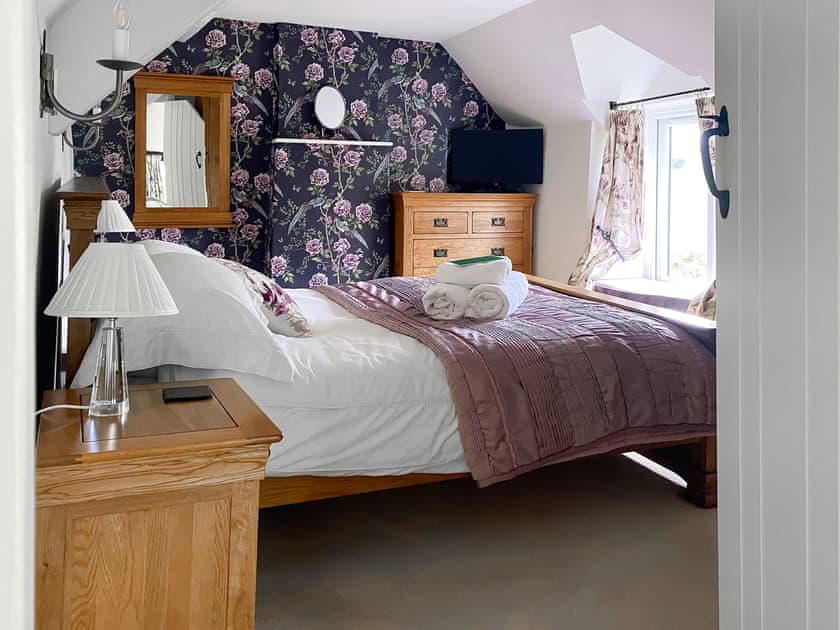 Double bedroom | Folly Cottage, Avening, near Tetbury