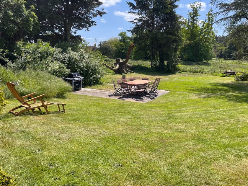 Beautiful large, enclosed, south-facing garden | Colveston Manor, Mundford