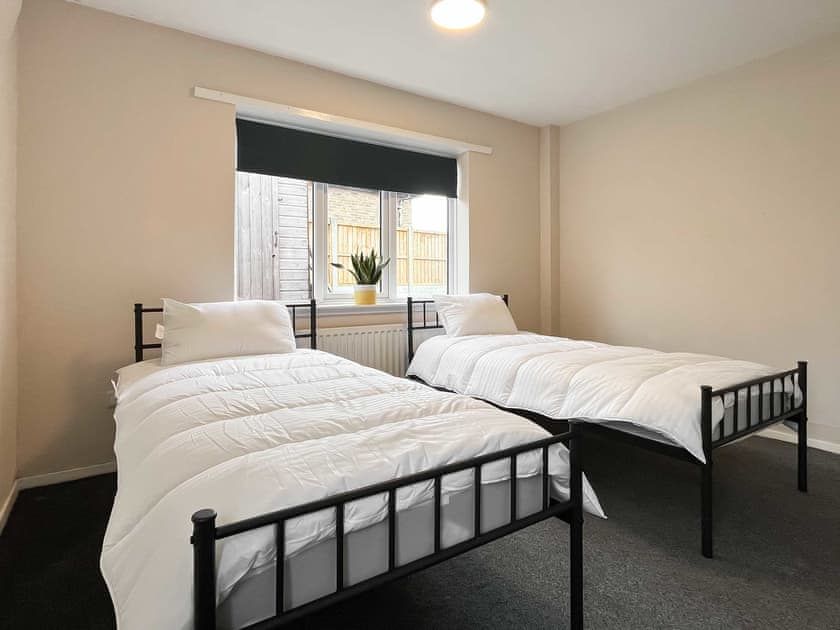 Twin bedroom | Greenways, Alton