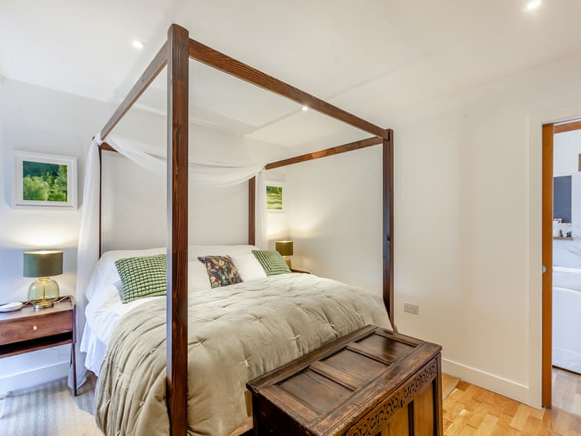 Super Kingsize bedroom | Midsummer Cottage Retreat, West Compton, near Shepton Mallet
