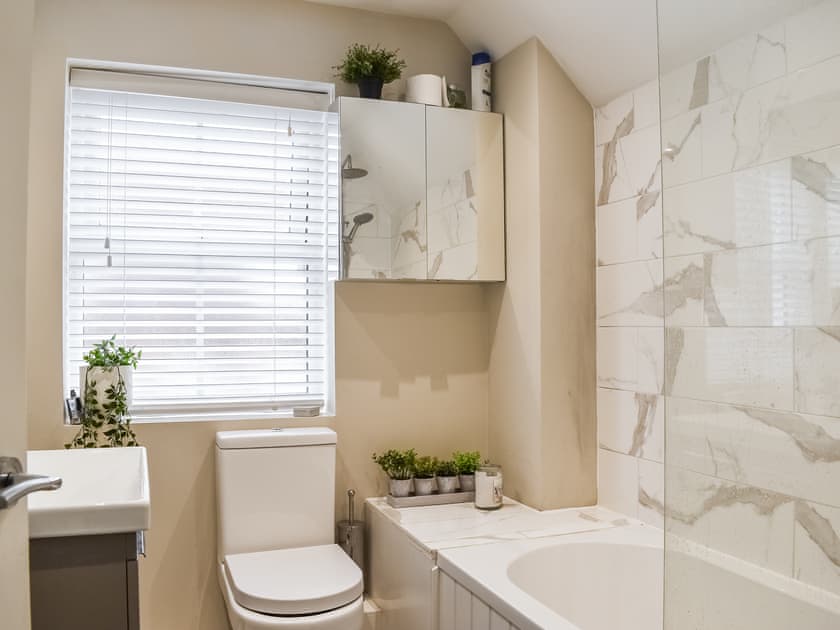 Bathroom | Oyster Mews, Poole