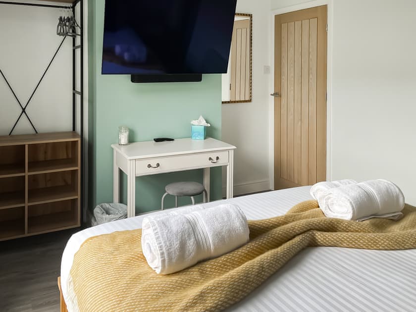 Double bedroom | Longford Cottage, Havenstreet