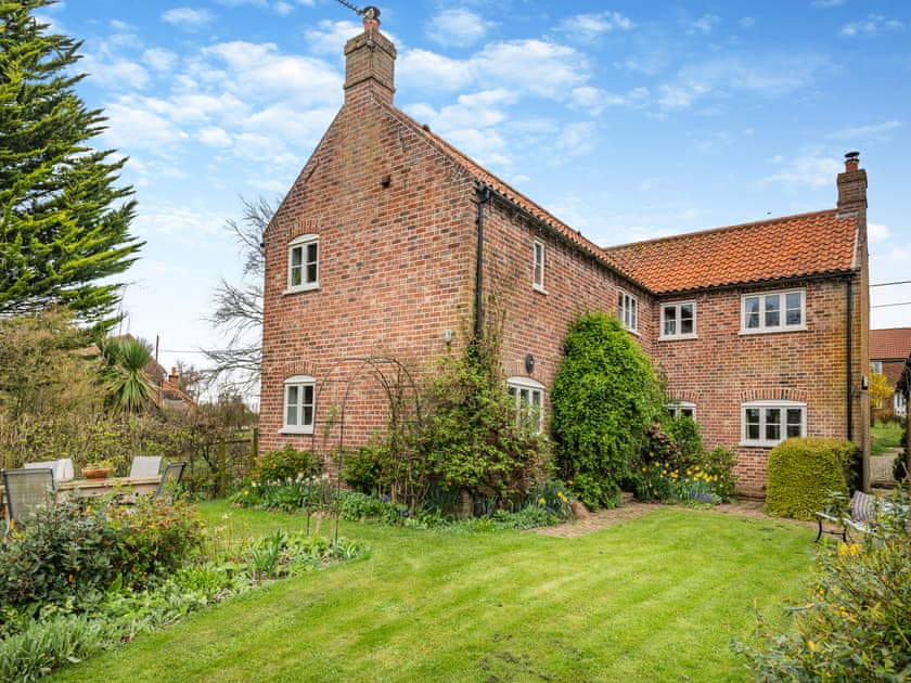 Garden | Swallow Cottages, No. 2 - Swallow Cottages, Wickmere