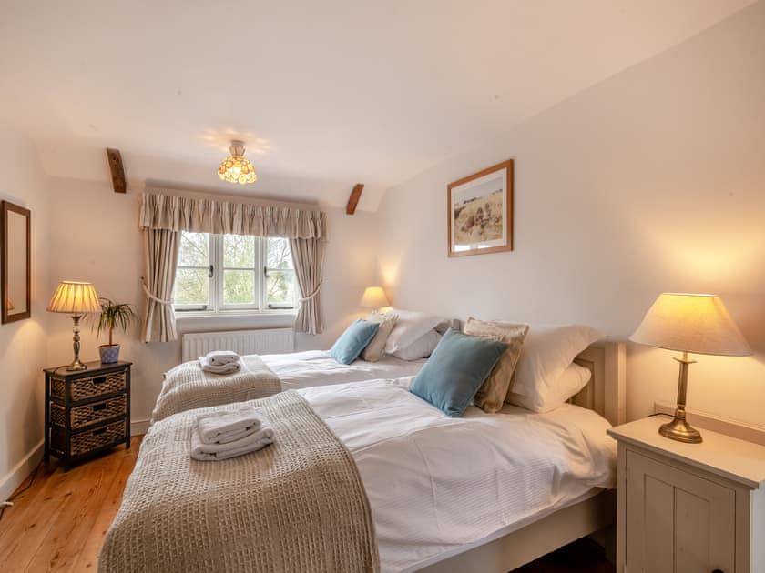 Twin bedroom | Swallow Cottages, No. 1 - Swallow Cottages, Wickmere