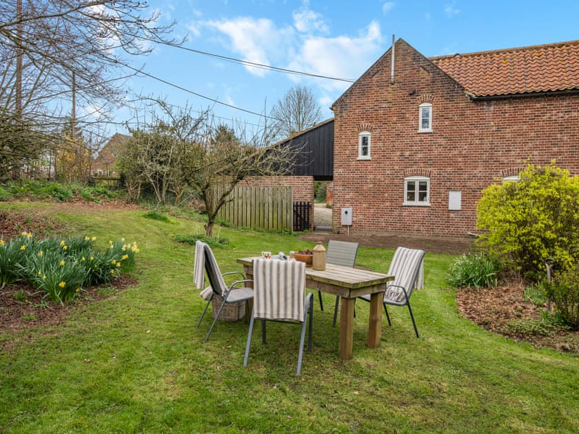 Garden | Swallow Cottages, No. 1 - Swallow Cottages, Wickmere