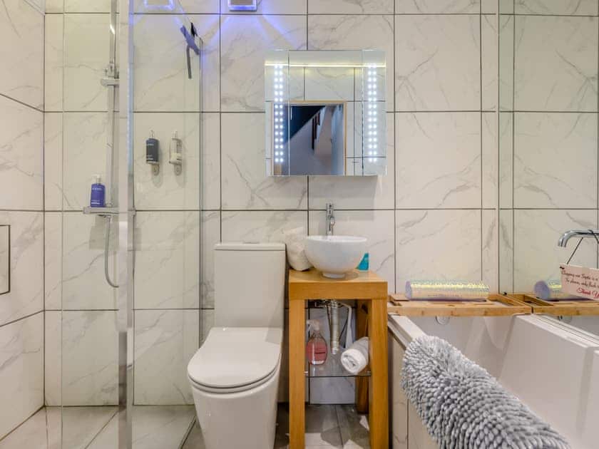 Bathroom | Country Escape at The Granary - Winter Cottages, Easthorpe, near Colchester