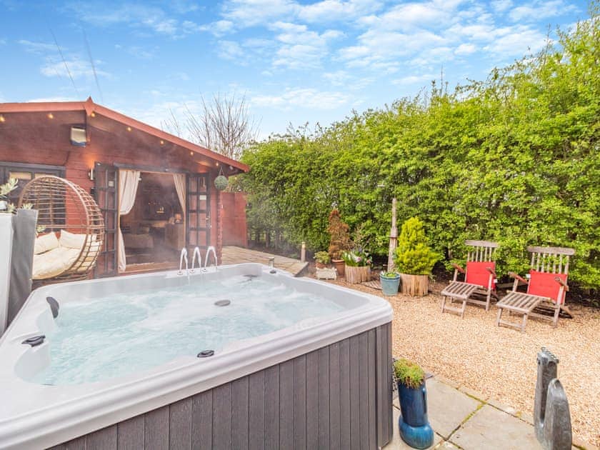Hot tub | Easthorpe Retreat - Winter Cottages, Easthorpe, near Colchester