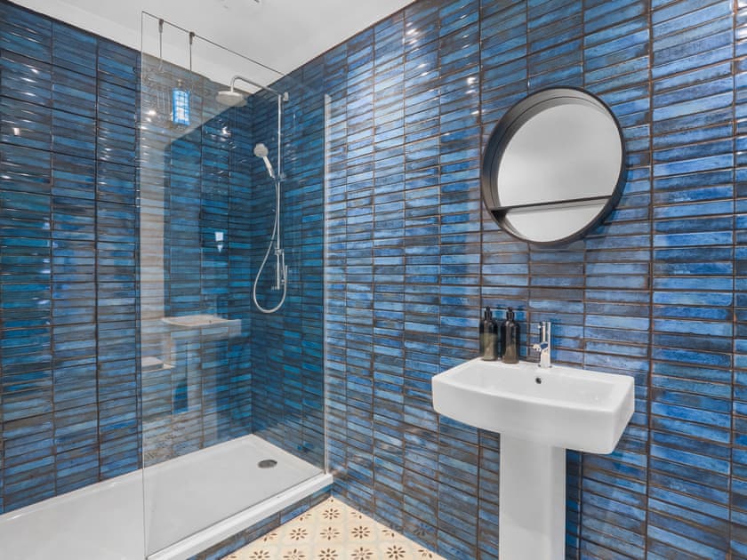 Bathroom | The Mews - The Mews Holidays, Penzance